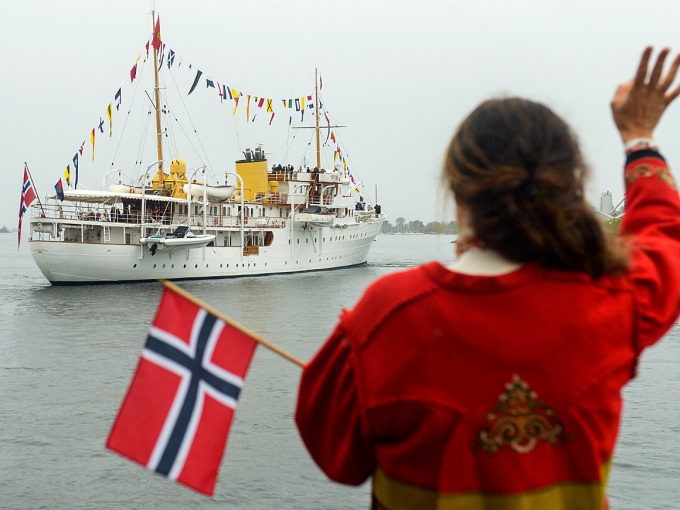 The Royal Yacht Norge sailed from Oslo, and made its way to Tønsberg as its final destination for the day. Photo: Annika Byrde / NTB. 